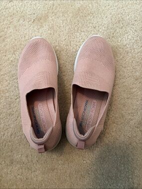 EUC Skechers Knit Slip-On Sneakers in Dusty Rose